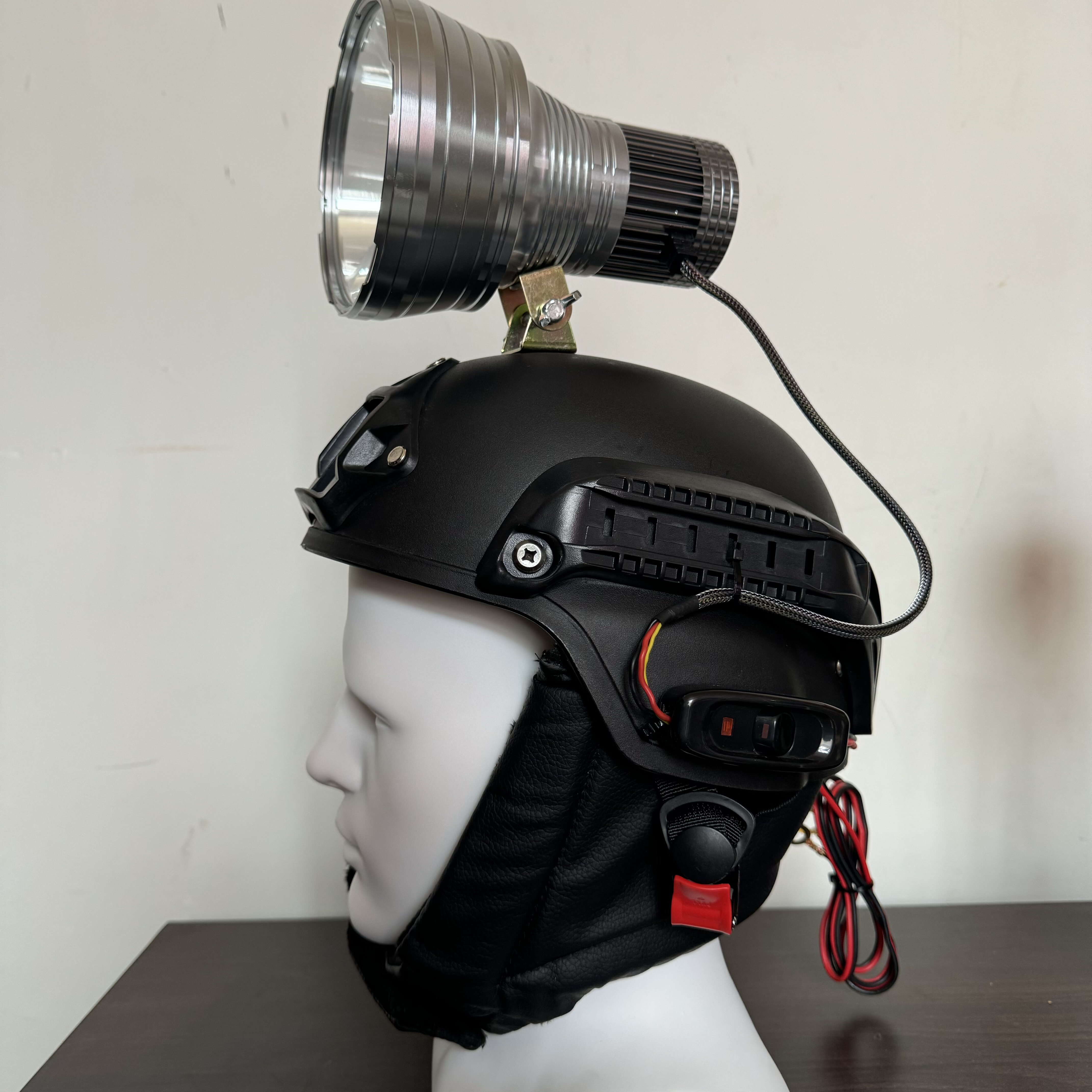 240瓦歼灭炮头盔款户外强光头灯