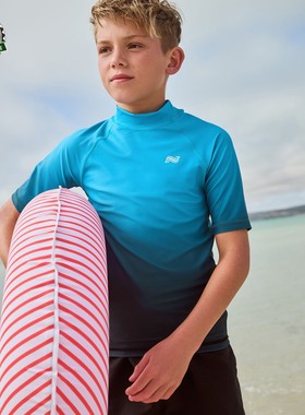 代购 NEXT儿童泳衣 26春夏男童蓝绿色渐层短袖防晒泳装T恤 3-16岁