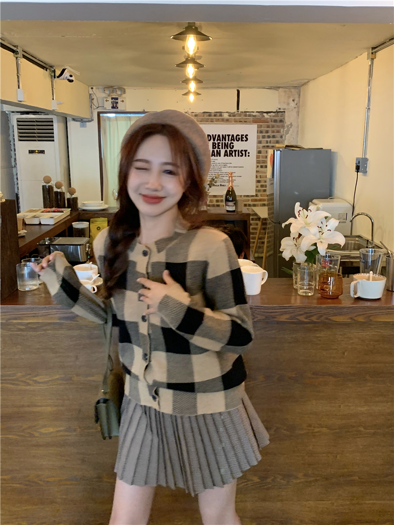 Real shot milk tea Plaid knitted cardigan + thousand bird Plaid pleated skirt suit