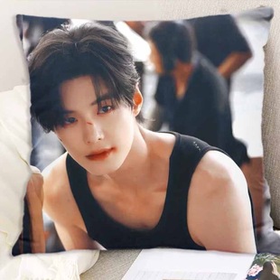 何与抱枕双轨周边双面枕头定制送同学礼物房间宿舍靠垫帅气送朋友