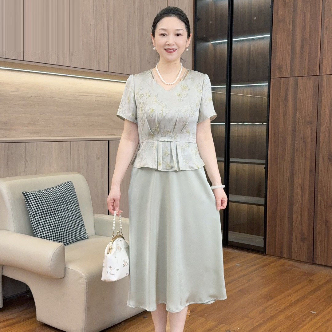 母亲节妈妈夏装v领气质连衣裙子