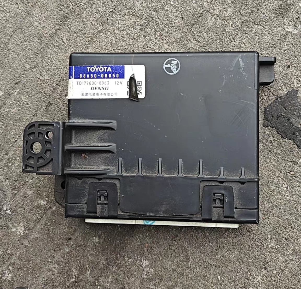 适用08-13款丰田荣放RAV4空调放大器冷气控制电脑模块88650-0R050