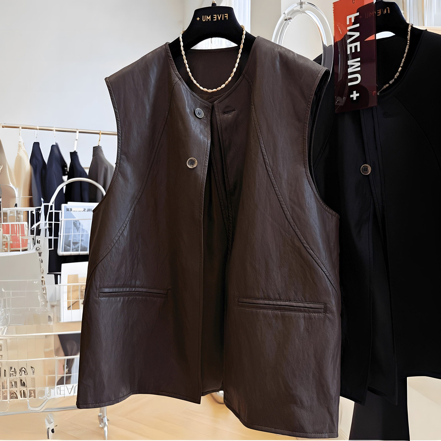 2026新款时尚韩系独特精致圆领pu皮衣马甲女春老钱风叠穿背心外套