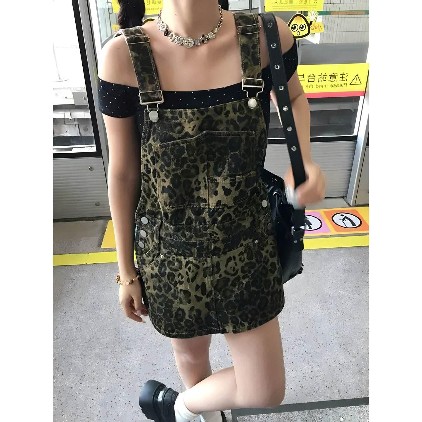 可爱学院风豹纹牛仔背带短裤裙女