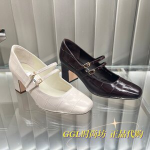 思加图2026春新款双带牛皮压纹粗跟浅口优雅玛丽珍鞋女单鞋EJD01