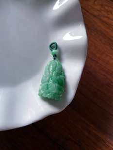 天然a货翡翠玉石绿底飘绿遇百财生财白菜吊坠玉坠毛衣链吊坠挂件