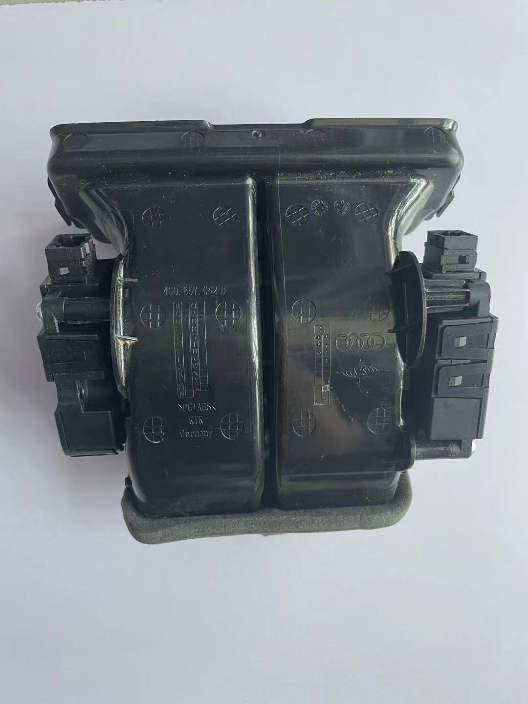 奥迪A6/RS7/A7后出风口风道三驱空调风道总成出风口电机4G0857042