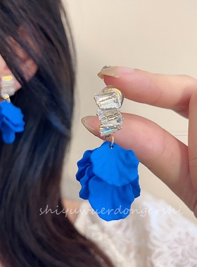 闪钻时尚轻奢克莱因蓝花朵2024新款时尚气质耳钉蚊香盘无耳洞耳夹