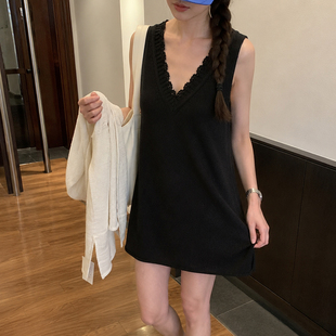 东大门韩系V领花边针织连衣裙女夏季新款宽松显瘦无袖A字黑色短裙