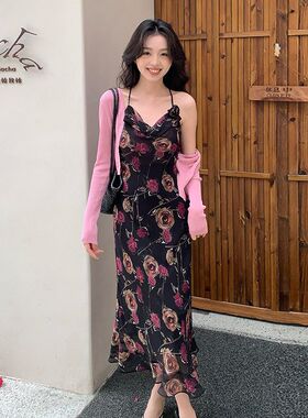 秀熙熙2025夏季新款韩版高腰度假吊带连衣裙V领印花纯欲裙子88269