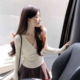 港米服饰/2026春秋女装韩版新款修身交叉长袖显瘦性感内搭打底衫