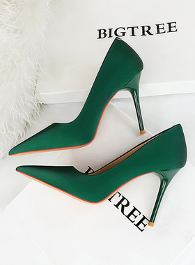 绿色高跟鞋女2024年春秋新款细跟尖头绸缎职业礼仪鞋网红法式单鞋
