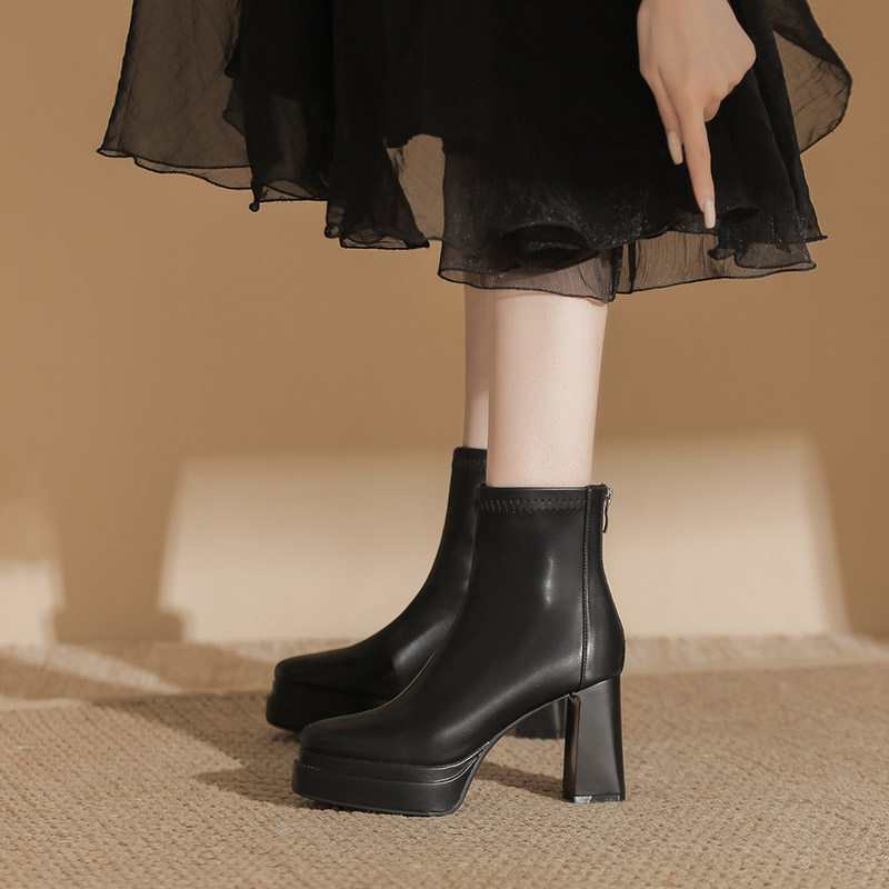黑色高跟短靴女圆头粗跟马丁靴2024年秋冬季新款防水台小个子女靴