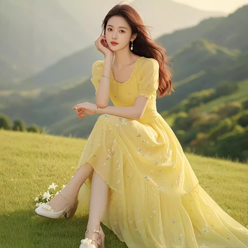 桔梗法式黄色碎花连衣裙女2024夏季新款森系温柔风减龄雪纺裙子