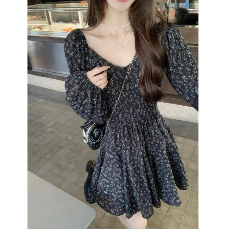 法式茶歇气质碎花连衣裙女秋季2025新款收腰A字灯笼袖复古短裙ins
