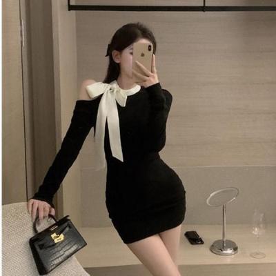 黑色辣妹纯欲风露肩连衣裙女秋冬设计感小众紧身修身显瘦包臀短裙