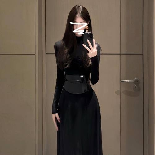 赫本风气质黑色半高领长袖连衣裙女秋冬新款收腰显瘦内搭包臀短裙