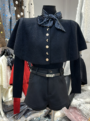 十三行2025秋冬法式优雅精致修身弹力丝巾斗篷针织打底上衣两件套