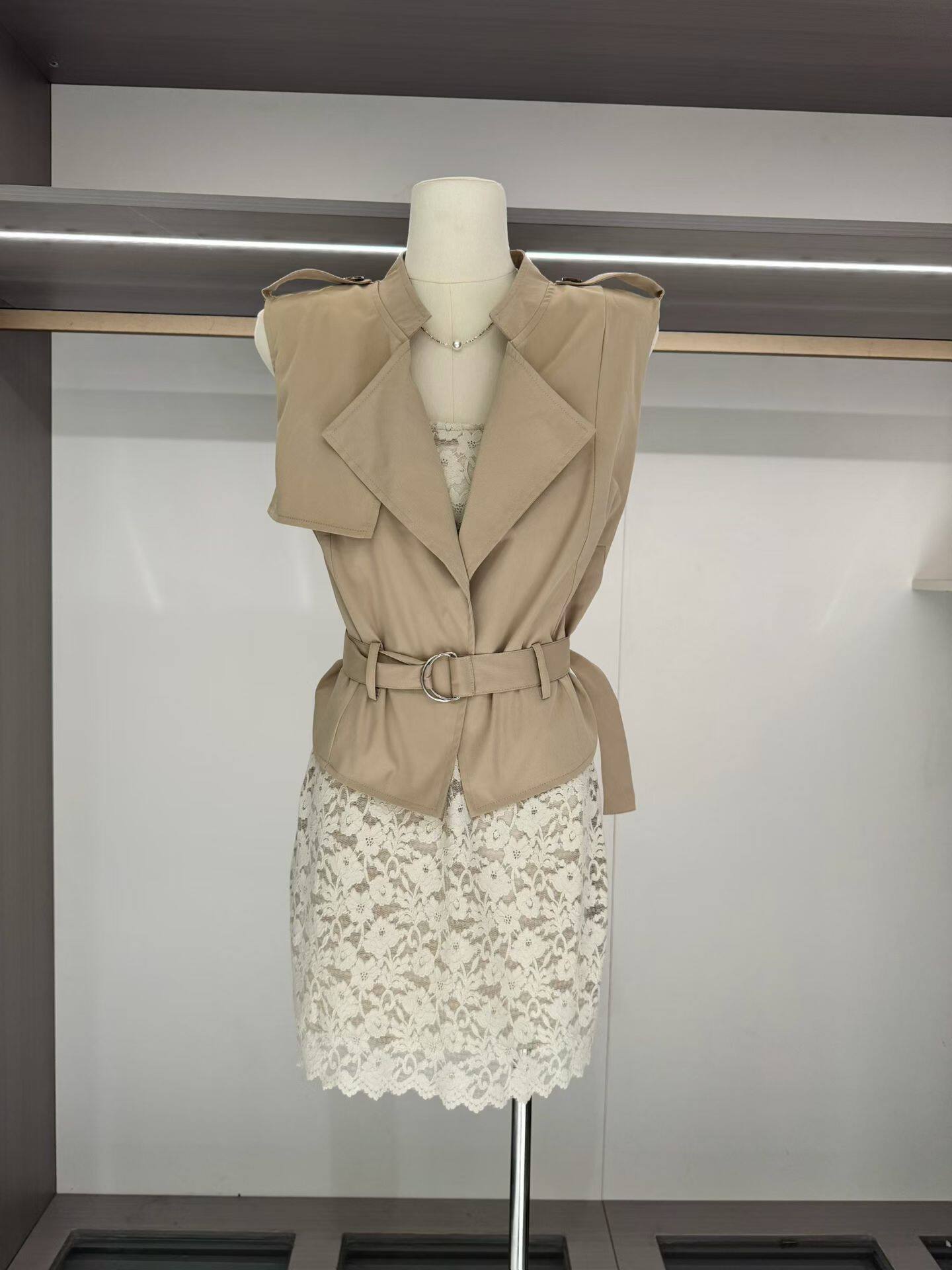 十三行2026春夏洋气修身显瘦吊带蕾丝裙无袖风衣马甲两件套套装