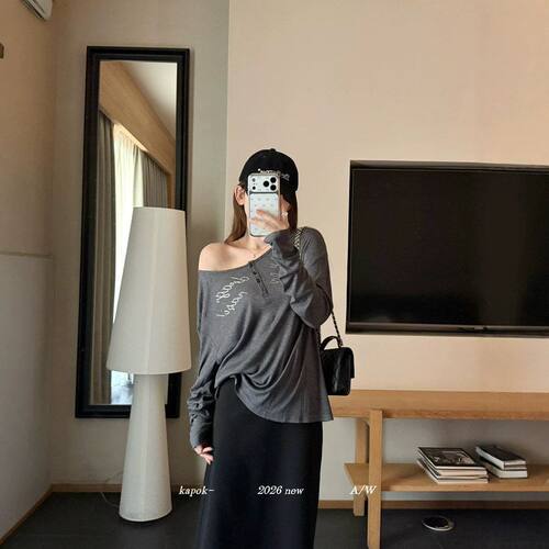 十三行【KAPOK】早秋新款慵懒风圆领显瘦烫钻百搭长袖T恤女61096