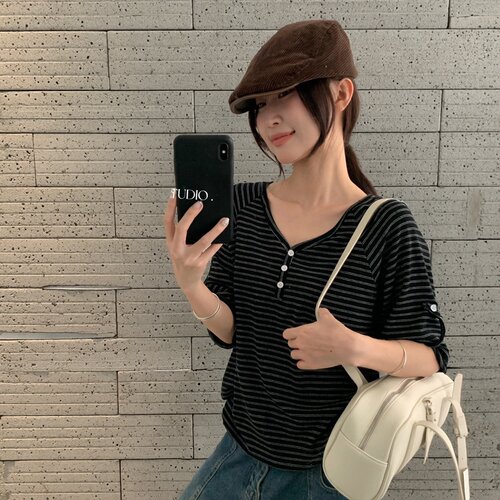 奶思家 Nice Studio-秋上新V领条纹爆款套头设计感小衫女12326