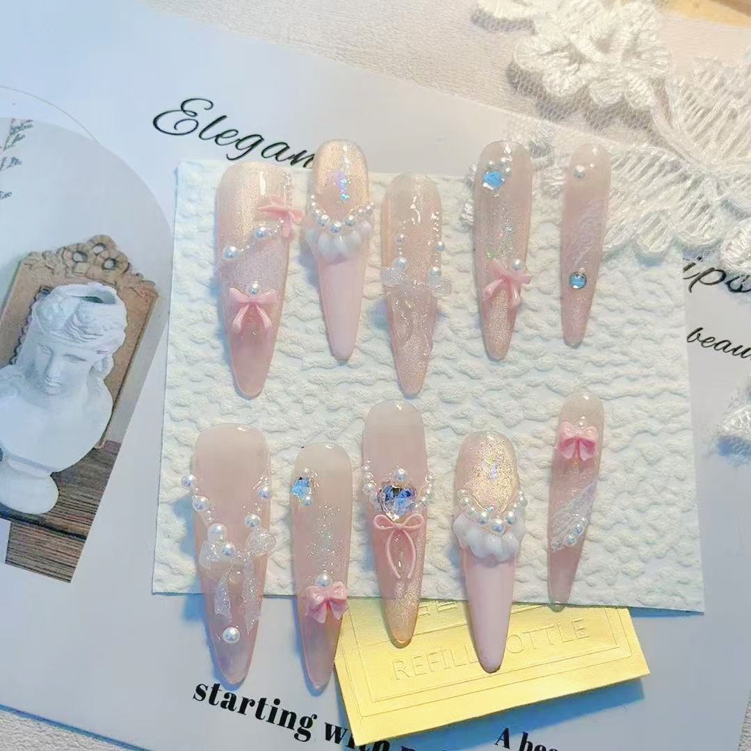 少女甜美显白猫眼穿戴甲