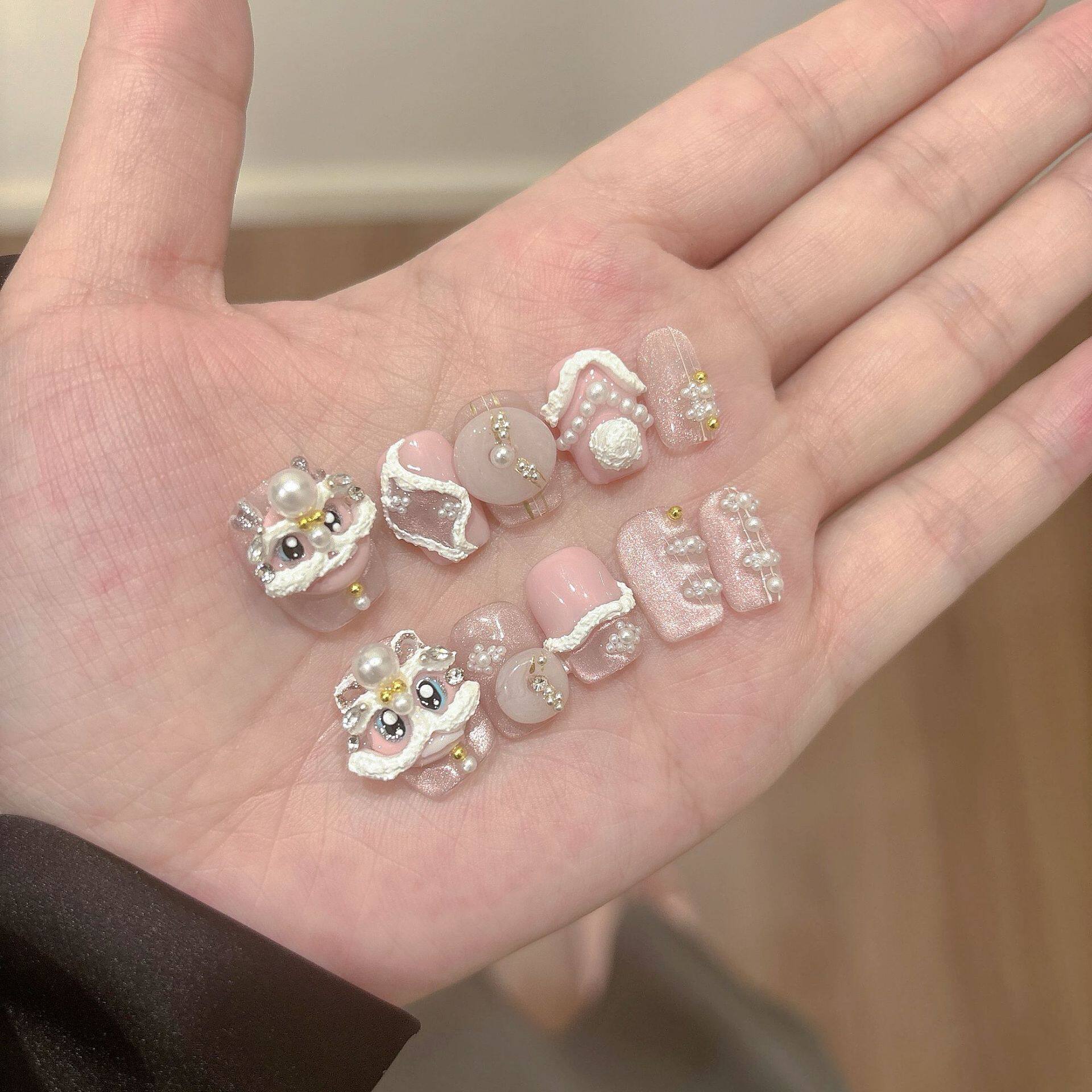 醒狮猫眼美甲新年粉色纯手工显白可拆卸甜美高级感爆闪温柔法式,彩妆/香水/美妆工具,穿戴甲/甲片,淘宝优惠券,粉丝福利购,淘宝优惠卷