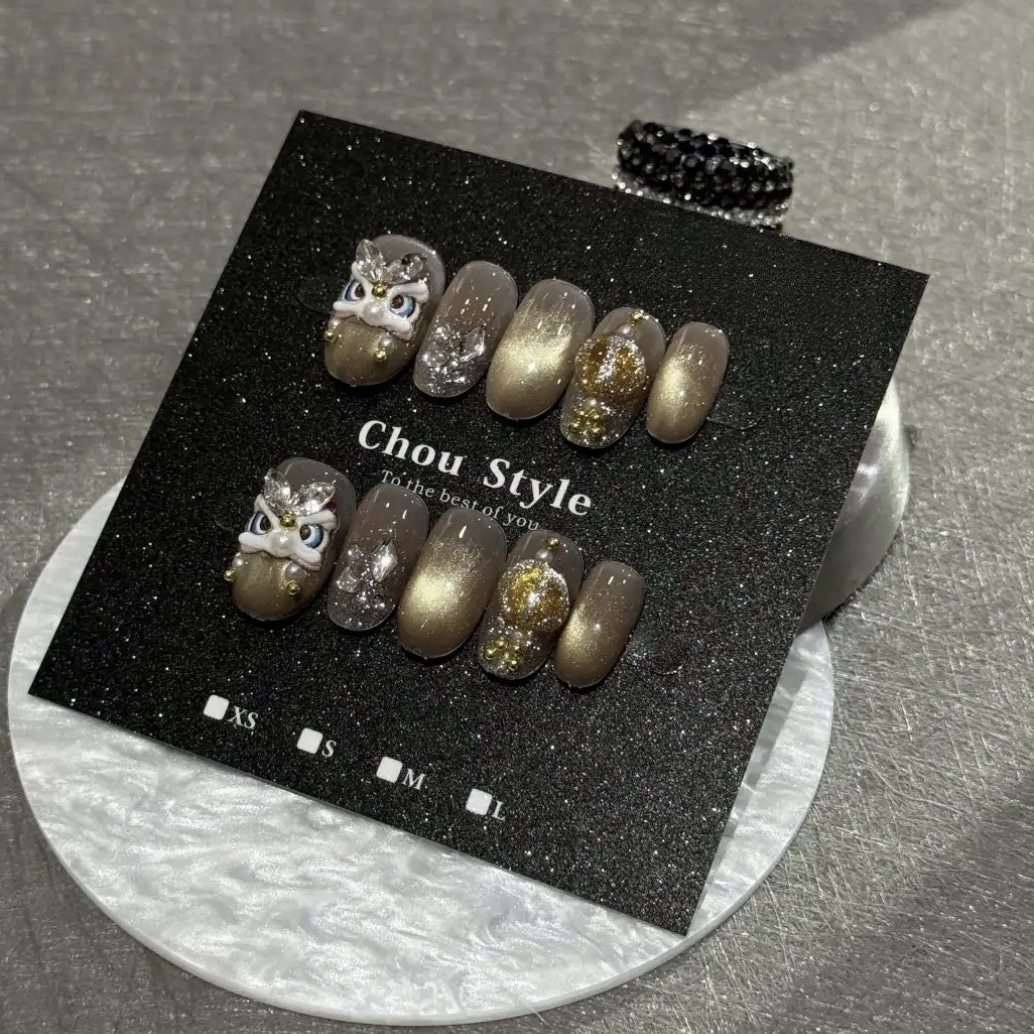 花灯醒狮金色舞狮头新年穿戴甲纯唇纯手工款闪钻美甲片高级氛围感,彩妆/香水/美妆工具,穿戴甲/甲片,淘宝优惠券,粉丝福利购,淘宝优惠卷