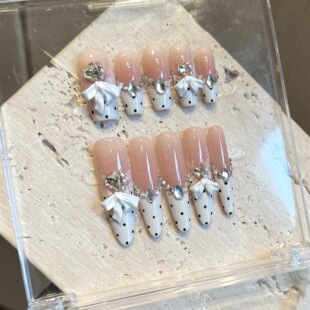 温柔气质款 纯手工穿戴甲蝴蝶结波点钻石美甲显白高级法式 2026新款