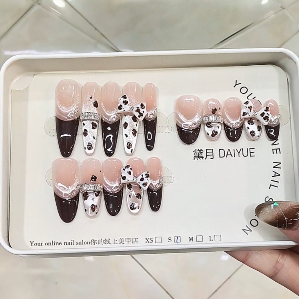 秋冬棕色系豹纹显白酷感辣妹美甲