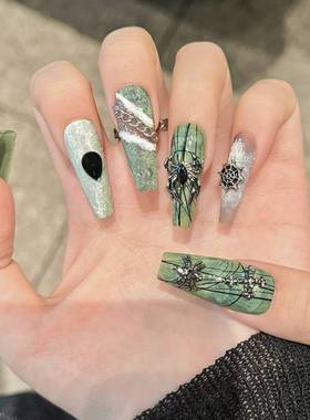 暗黑墨绿色美甲穿戴甲立体蜘蛛十字架链锁克罗心甜酷辣妹风假指甲