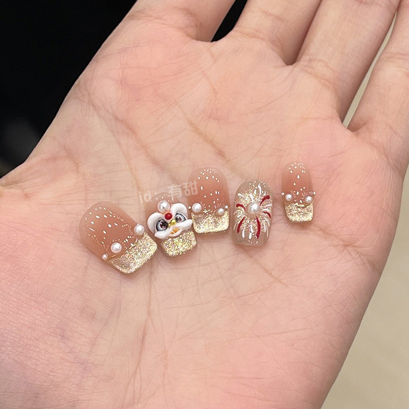 可爱胖狮新年款穿戴甲珍珠可拆卸显白爆闪日常通勤猫眼闪粉美甲,彩妆/香水/美妆工具,穿戴甲/甲片,淘宝优惠券,粉丝福利购,淘宝优惠卷