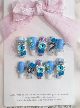 可盐可甜蓝色大眼恶魔穿戴甲可爱卡通小怪兽小熊链条珠爱心钻美甲