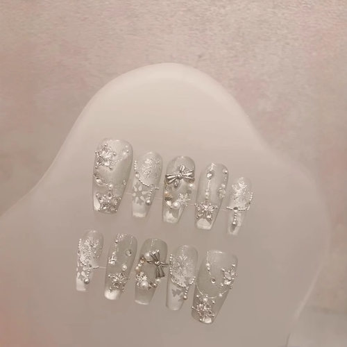 小众设计白雪颂歌爆闪美甲穿戴甲