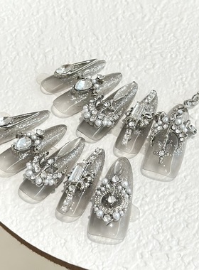 轻奢感银灰色细闪钻石美甲贴片苗疆风少女长尖款显白可拆卸穿戴甲