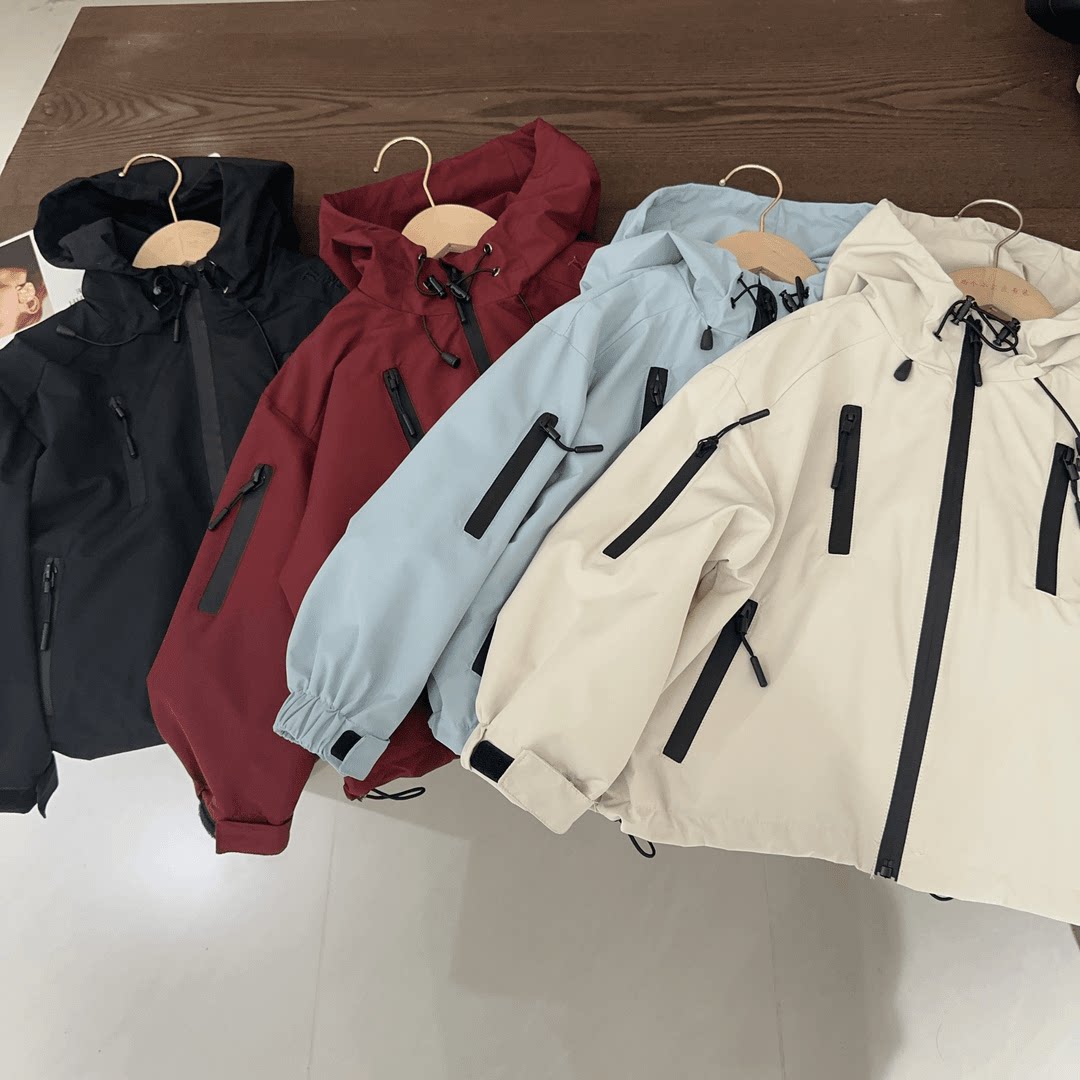 男童外套春秋款2026新款儿童冲锋衣休闲连帽时尚男孩春季户外衣服