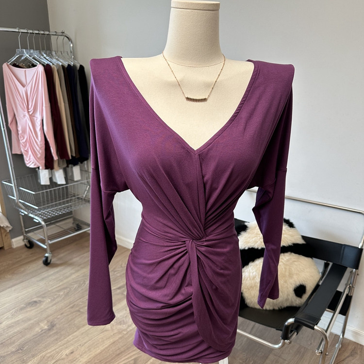 冒着仙女气～ 蝙蝠袖V领掐腰褶皱长袖修身短裙包臀连衣裙