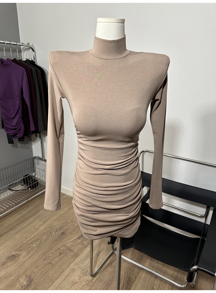 纸片人级别～半高领垫肩加绒交叉褶皱包臀裙立领修身磨毛连衣裙