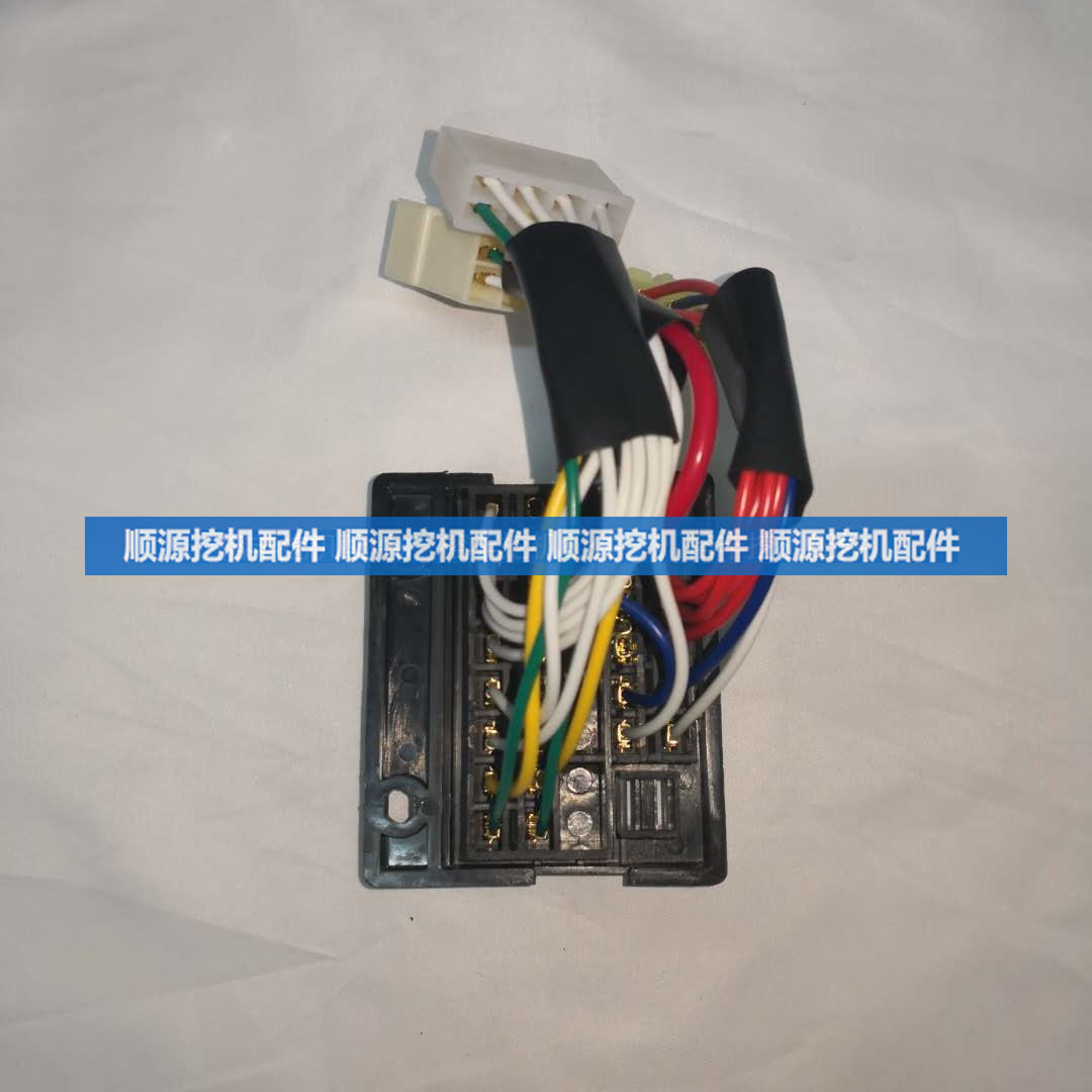 挖掘机配件适用于斗山大宇dh220-5保险丝盒