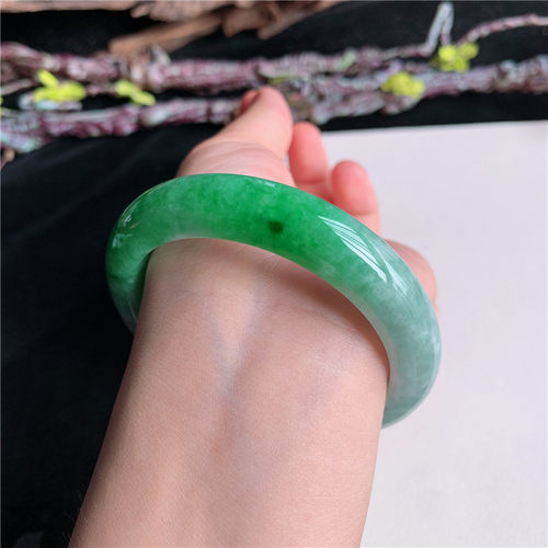 7月新品 鸿玉翡翠56圈口冰糯种飘阳绿正圈玉手镯女款正品4V20704