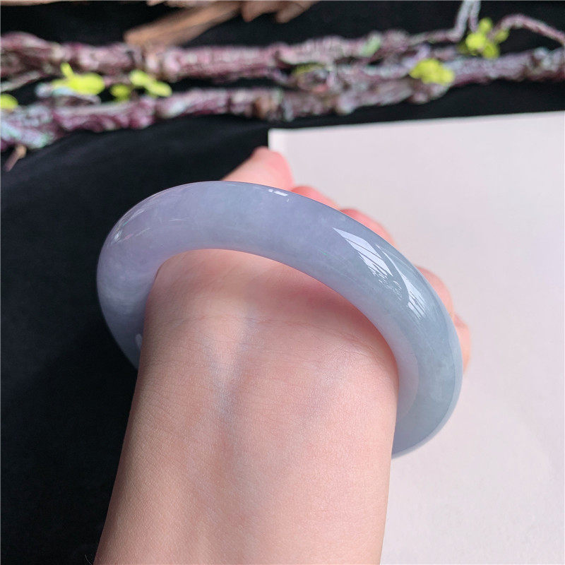6月新品 鸿玉翡翠56圈口冰糯种紫罗兰飘绿圆条玉手镯女款4P10602