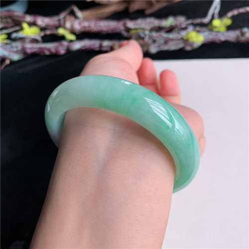 7月新品 鸿玉翡翠55圈口冰糯种果阳绿正圈玉手镯女款正品12Y90703