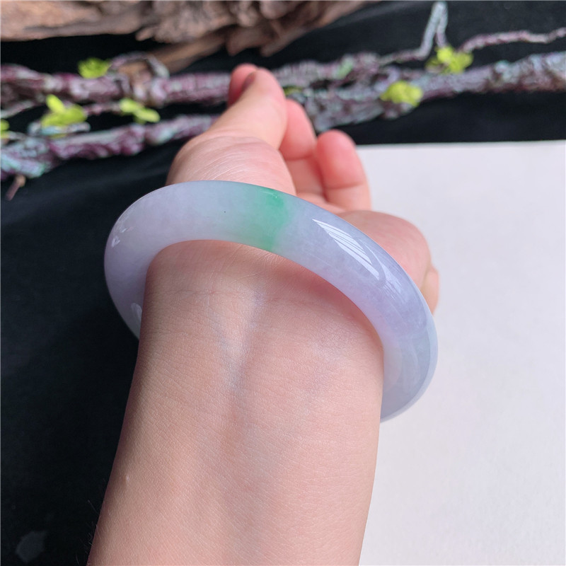 7月新品 鸿玉翡翠54圈口冰糯种紫罗兰飘绿圆条玉手镯女款21JJ0715