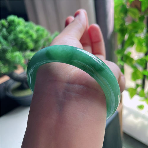 10月新品 鸿玉翡翠54圈口冰糯种飘阳绿正圈玉手镯女款15J91008