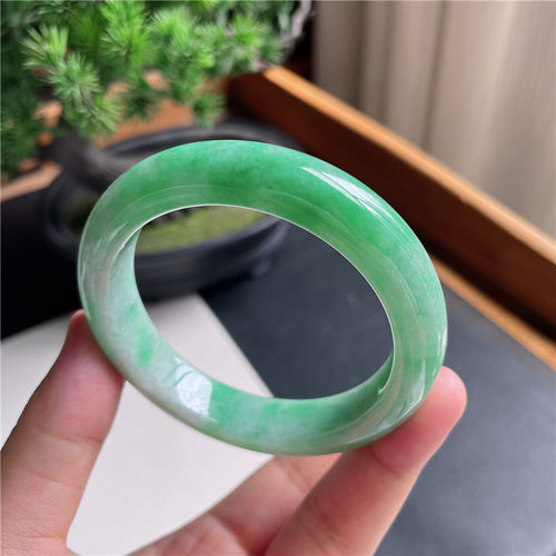 9月新品 鸿玉翡翠52圈口冰糯种飘阳绿正圈玉手镯女款正品2H20917