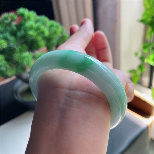 10月新品 鸿玉翡翠54圈口冰糯种飘阳绿正圈玉手镯女款正品2C11010