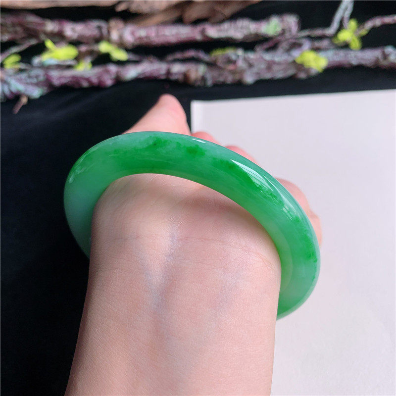 6月新品 鸿玉翡翠58圈口冰种冰阳绿色正圈玉手镯女款17H30603