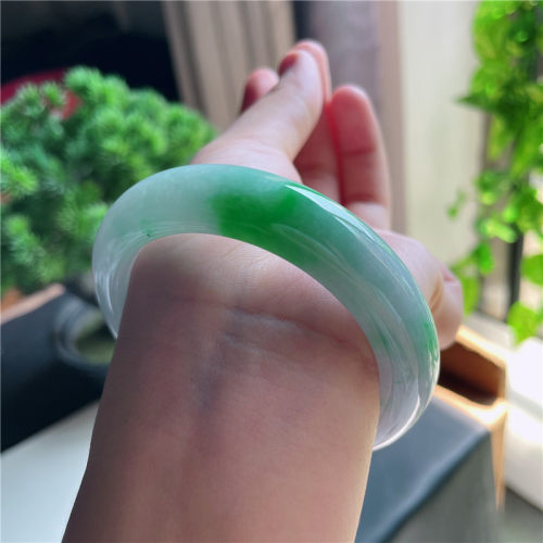 10月新品 鸿玉翡翠54圈口冰糯种飘阳绿正圈玉手镯女款正品2H71010