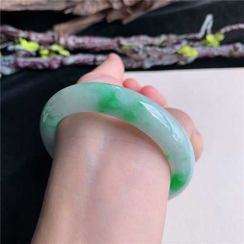 6月新品 鸿玉翡翠55圈口冰糯种飘阳绿正圈玉手镯女款正品8F70611