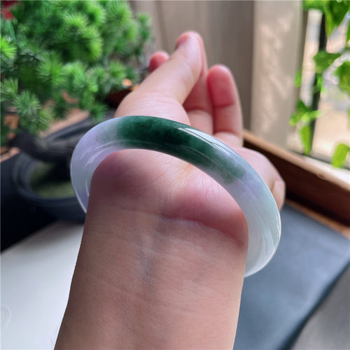 9月新品 鸿玉翡翠55圈口冰糯种紫罗兰飘绿圆条玉手镯女款36F70911